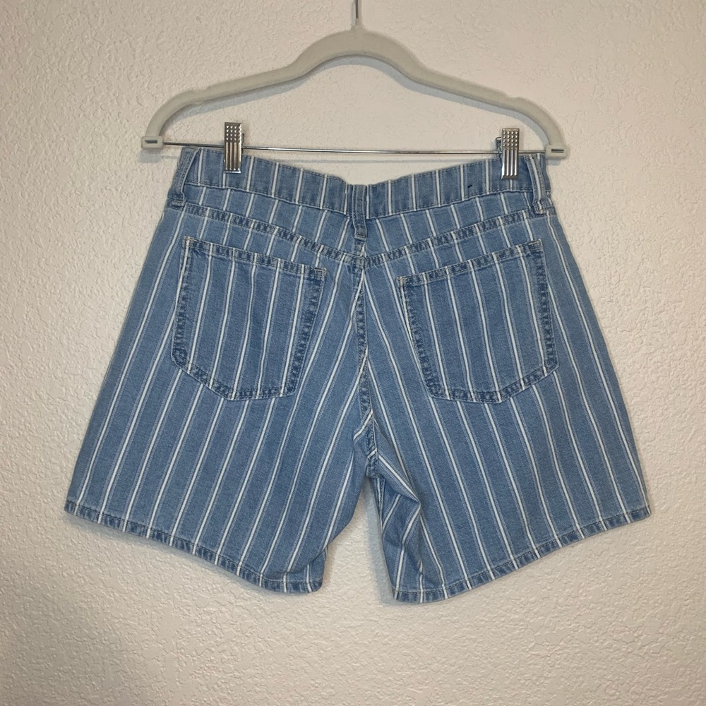 GAP Shorts Womens 4/27  Blue White Striped 5" Short Low Rise Preppy Academia - Picture 9 of 13